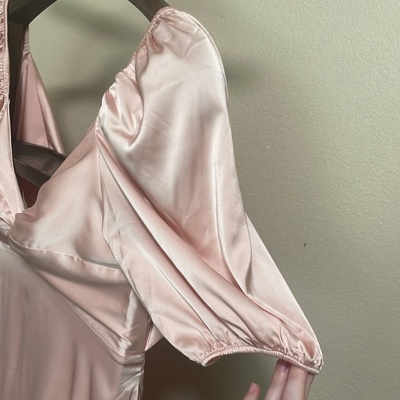 Express satin open back dress - Picture 3 of 7